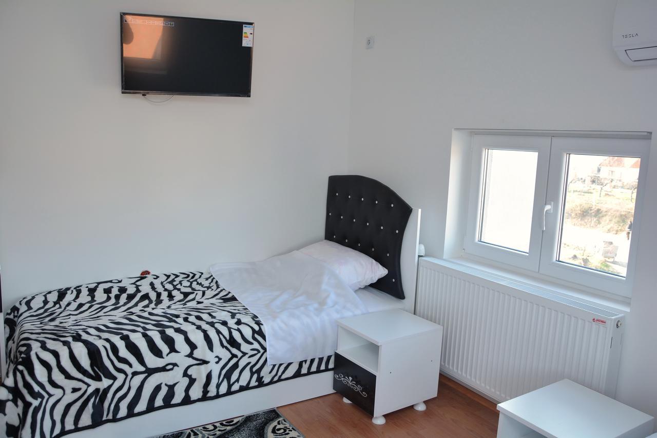 Bed and Breakfast Prenociste Bojan 017 Vranje Exterior foto
