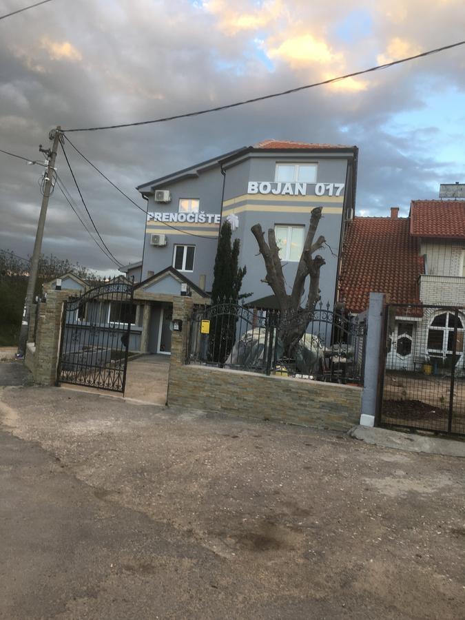 Bed and Breakfast Prenociste Bojan 017 Vranje Exterior foto