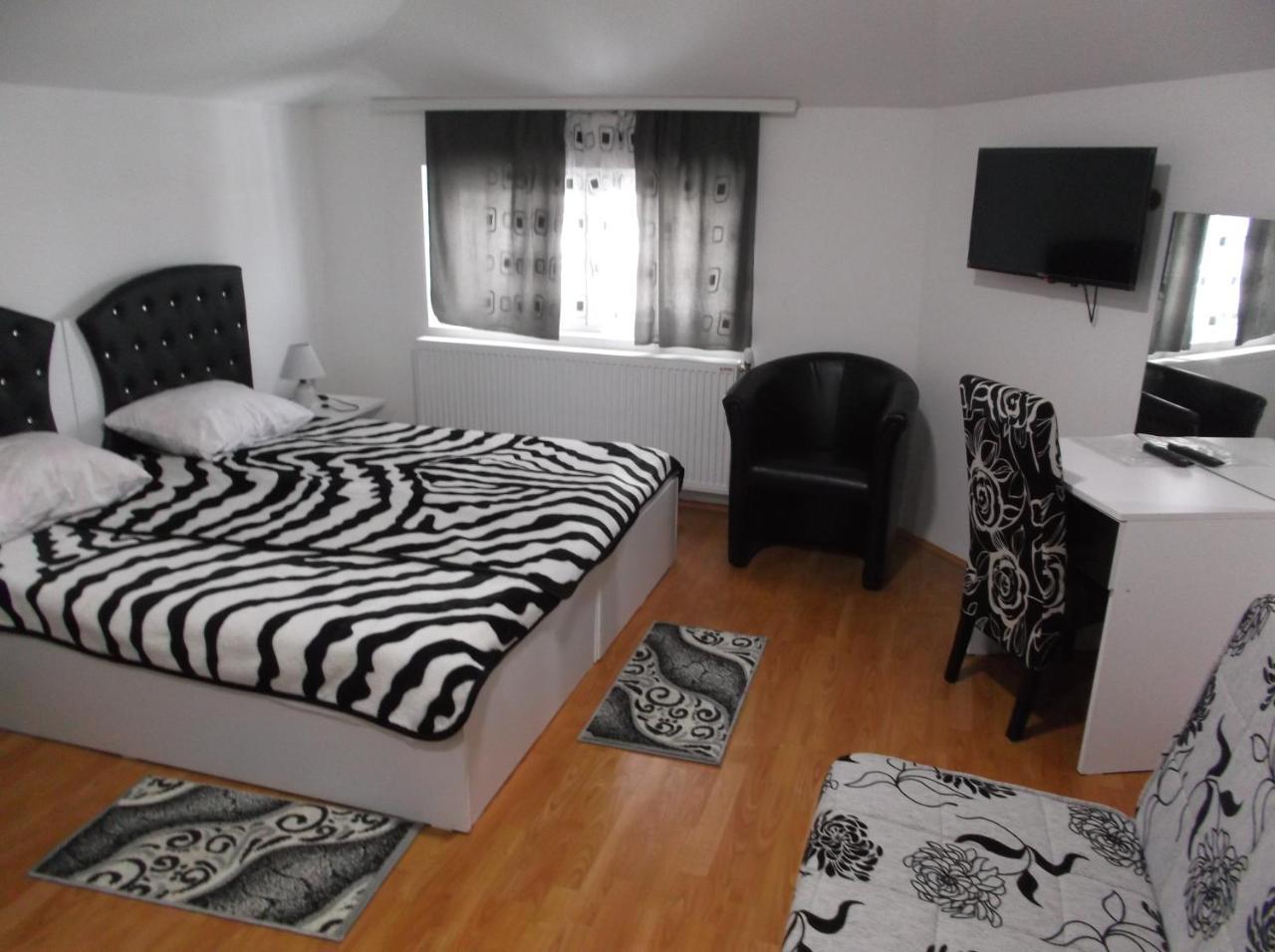 Bed and Breakfast Prenociste Bojan 017 Vranje Exterior foto