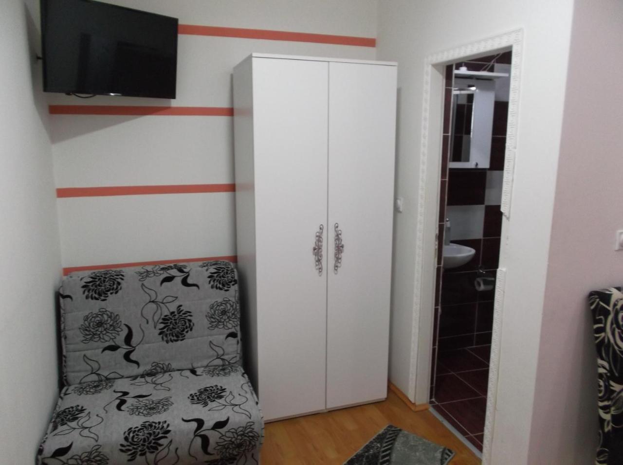 Bed and Breakfast Prenociste Bojan 017 Vranje Exterior foto